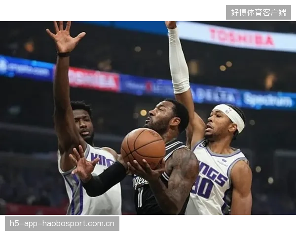 小萨高位策应极其舒服,萨城全队顺势发力：战术韵律下的新生代攻势